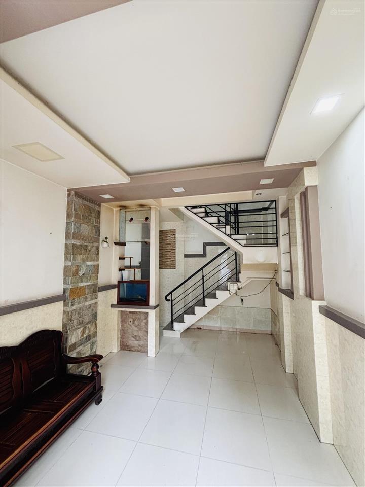 Bán gấp nhà hxh thạch lam 32m2 nhỉnh 3 tỷ