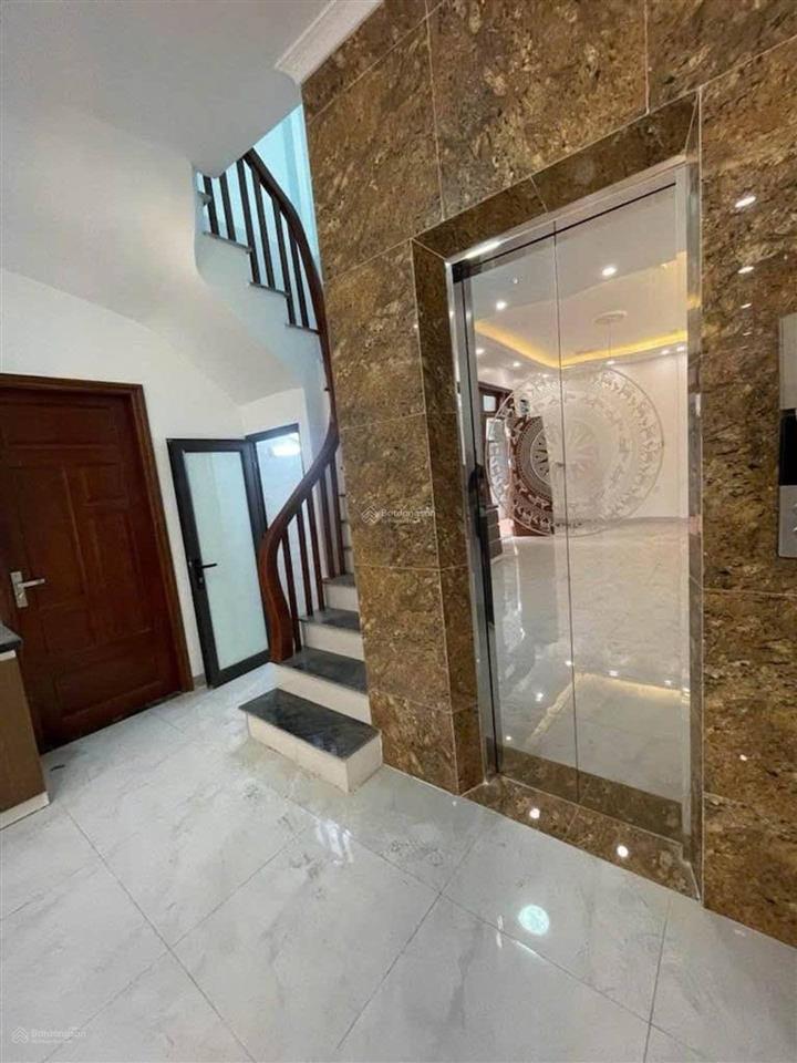 Nhà mới dân xây có thang máy tại tây hồ, quy hoạch ổn định, ôtô qua nhà