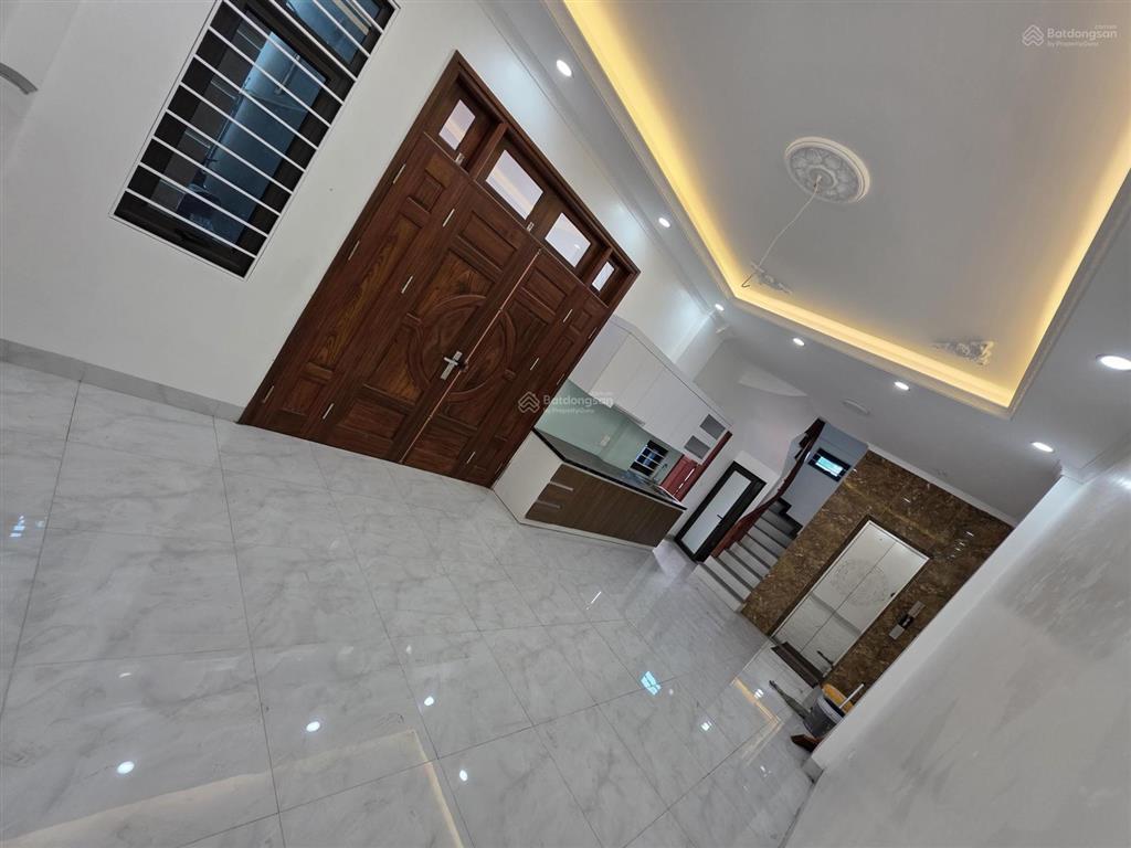 Nhà mới dân xây có thang máy tại tây hồ, quy hoạch ổn định, ôtô qua nhà