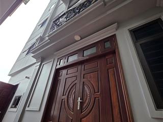 Nhà mới dân xây có thang máy tại tây hồ, quy hoạch ổn định, ôtô qua nhà