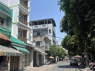 Bán nhà mặt tiền cách quận 5 chỉ cây cầu chà và
