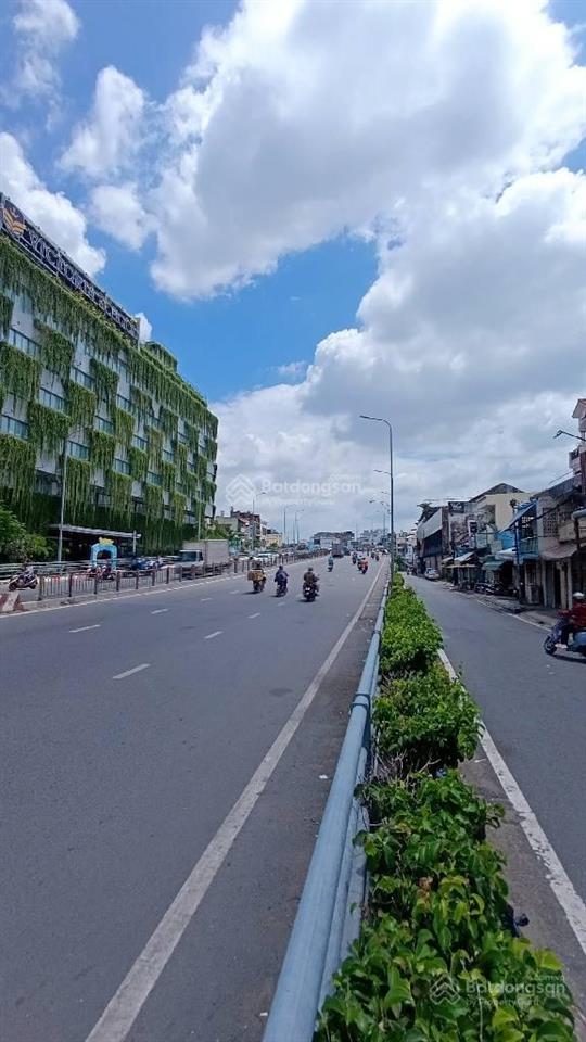 Bán nhà mặt tiền ngay cầu chà và  không quy hoạch
