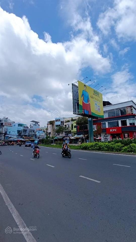 Bán nhà mặt tiền ngay cầu chà và  không quy hoạch