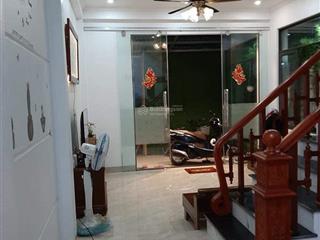 Nhà đẹp ở ngay 2 mặt thoáng ngõ thoáng khu dân trí cao