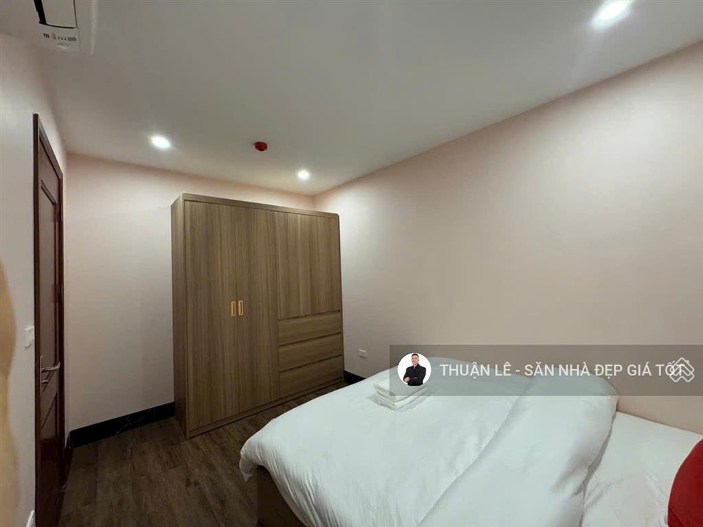 Số 1 đường hoa  phú nhuận. mặt tiền hoa lan sát phố ẩm thực phan xích long. kết cấu hầm + 4 tầng