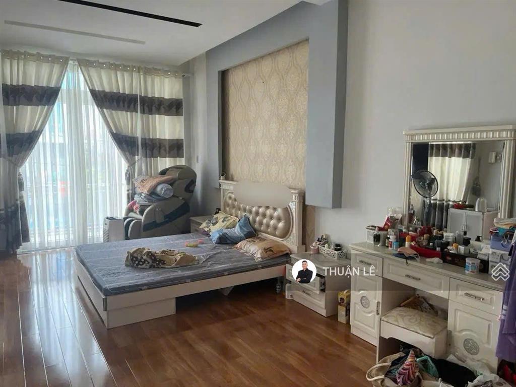 Quá rẻ! chỉ 158 triệu /m2. mặt tiền nguyễn bỉnh khiêm. dtcn 158m2. sân + lửng 3tst. có thang máy