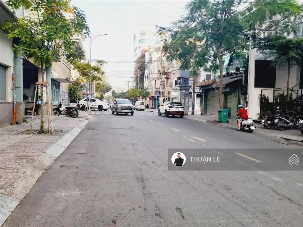 Hiếm có  khó tìm! mặt tiền đường trần nhật duật, quận 1. dt(4,5x17) cấp 4 + tiện xây mới 5 tầng+st