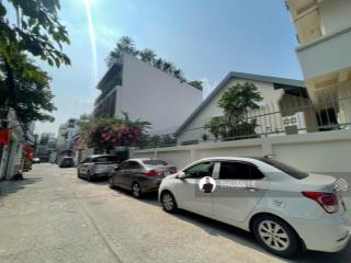 Ngang lớn 6x8m. dtcn~39m2, kc 3 tầng + 5 phòng ngủ. hxh 6m trần khắc chân, quận 1. sẵn hđt 20tr/th