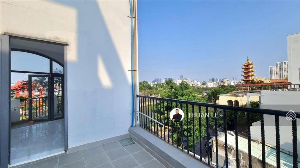 Vị trí độc tôn  toàn cảnh 360 độ. nhà 6tầng, dt~140m2, mặt tiền trường sa no1 quận 1, 14.99 tỷ