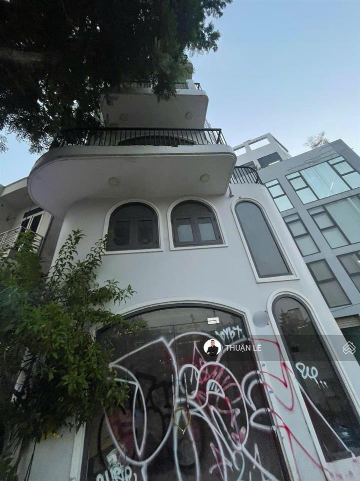 Vị trí độc tôn  toàn cảnh 360 độ. nhà 6tầng, dt~140m2, mặt tiền trường sa no1 quận 1, 14.99 tỷ