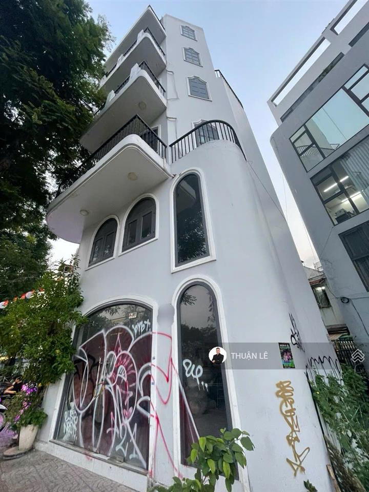 Vị trí độc tôn  toàn cảnh 360 độ. nhà 6tầng, dt~140m2, mặt tiền trường sa no1 quận 1, 14.99 tỷ