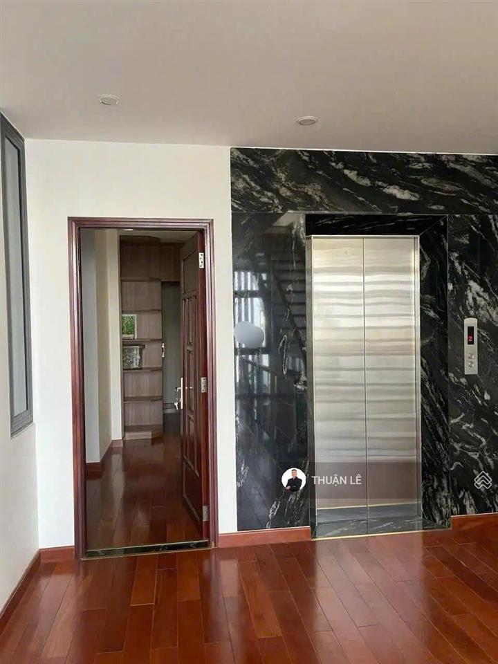 Khó tin nhưng thật. 21tỷ về 16,5tỷ. nhà đẹp ngang to 7,5x15m, 5tầng + hồ bơi+thang máy. hxh tận nhà