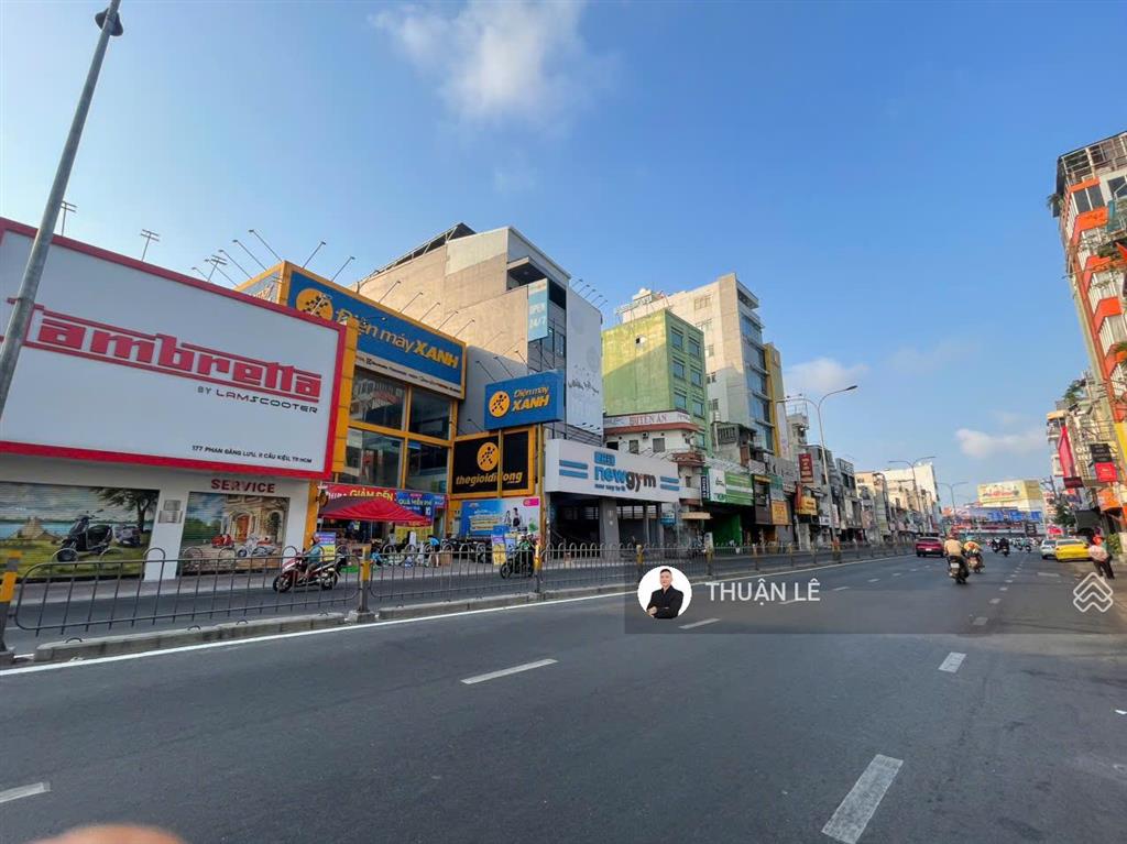 Có 1 0 2 phú nhuận! mặt tiền kinh doanh phan đăng lưu. 4.6 x 11m. nhà 4 tầng, sẵn hđt 50tr/tháng