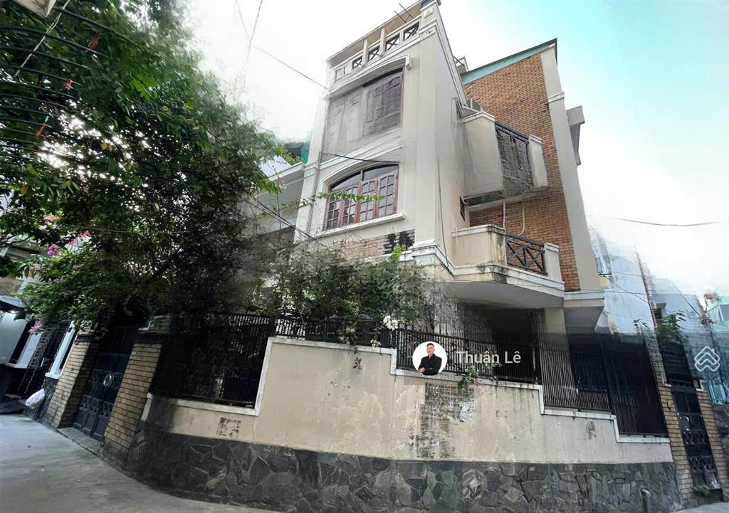 Villa phố núp hẻm 6m gần mặt tiền trần quang diệu  quận 3. căn góc 2 mặt phố (10 x 12m). ở ngay!