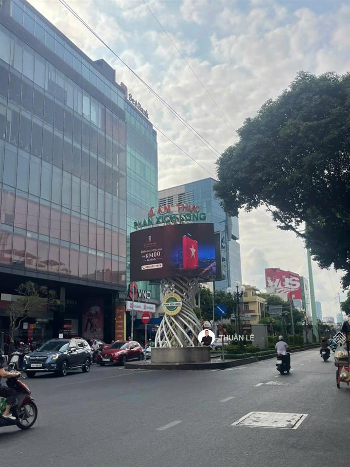 Hxh 7 chỗ sát mặt tiền phan xích long. ngang lớn 8x20m. nhà mới 3 tầng vào ở ngay. chỉ 23tỷ còn tl