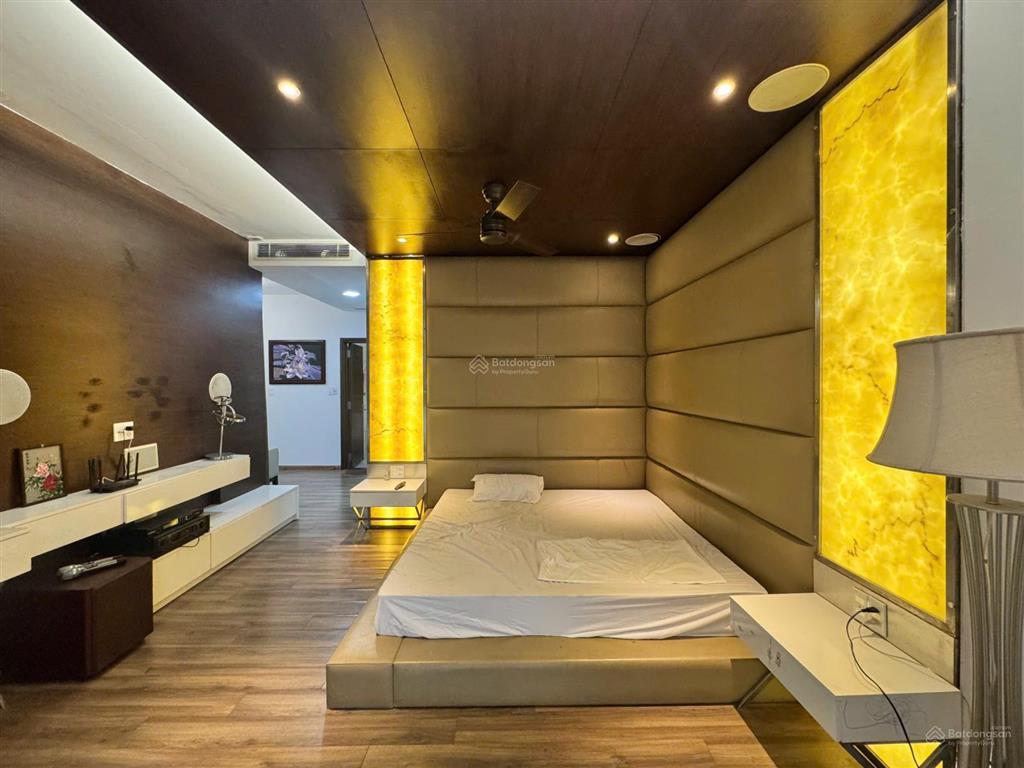 Bề ngang 6,5m! hẻm vip đường hai bà trưng & nguyễn hữu cầu  q3. 4 tầng + 9 phòng. hđt 65tr/tháng