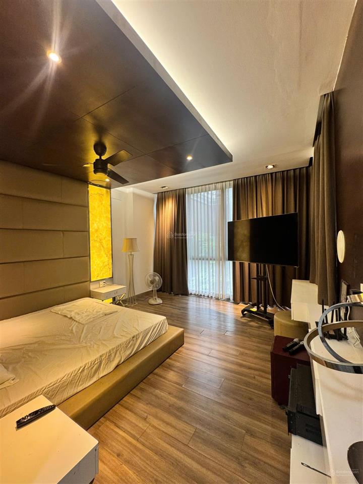 Bề ngang 6,5m! hẻm vip đường hai bà trưng & nguyễn hữu cầu  q3. 4 tầng + 9 phòng. hđt 65tr/tháng