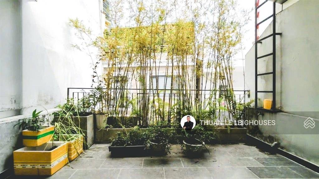 Hạ 2 tỷ bán gấp ! nhà mới đẹp 5m x 18m  vào ở ngay. hẻm 236/ điện biên phủ  sát quận 1 , nhà 3tst