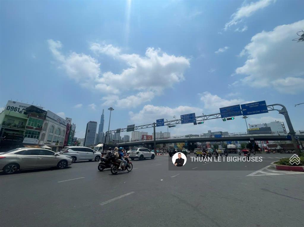 Đúng 150m ra hàng xanh. khuôn đất lớn xây villa, ks, chdv. dt 283m2(12,9mx24m) cấp 4. giá 40 tỷ tl