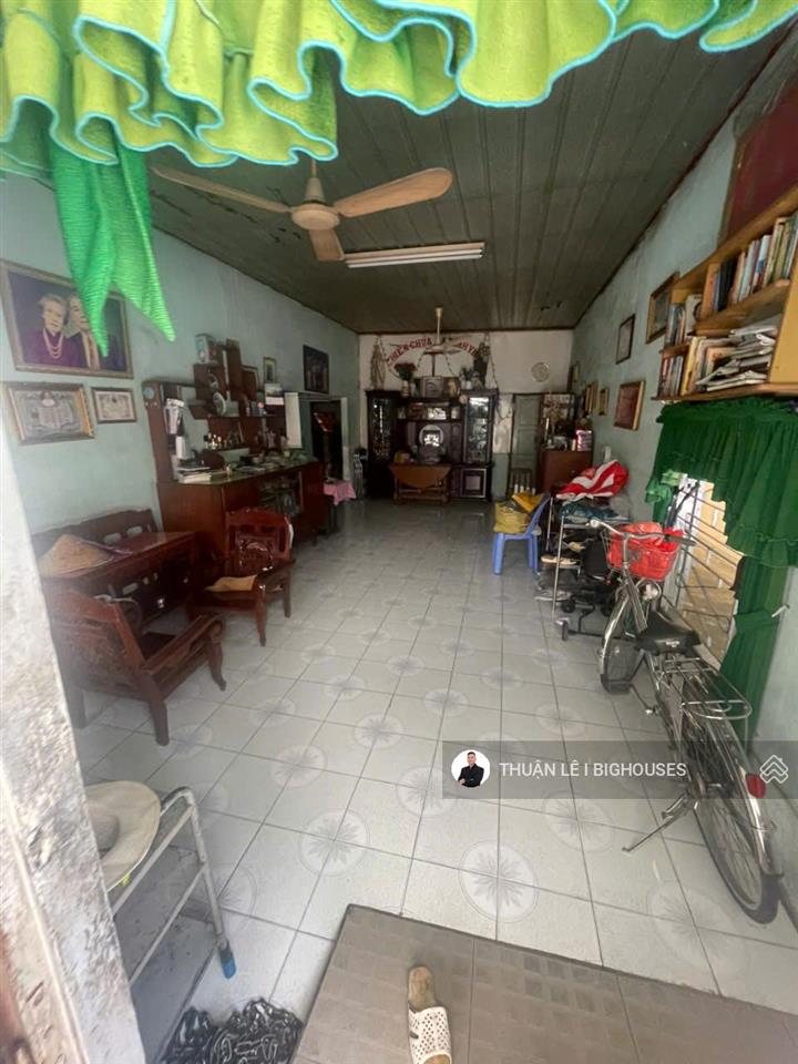 Đúng 150m ra hàng xanh. khuôn đất lớn xây villa, ks, chdv. dt 283m2(12,9mx24m) cấp 4. giá 40 tỷ tl