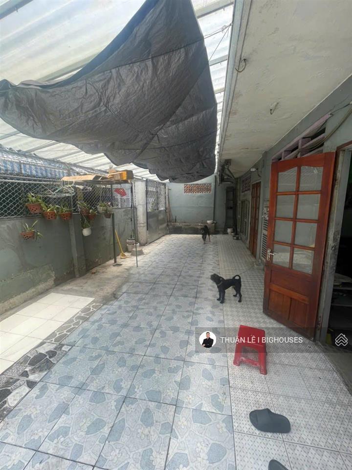 Đúng 150m ra hàng xanh. khuôn đất lớn xây villa, ks, chdv. dt 283m2(12,9mx24m) cấp 4. giá 40 tỷ tl