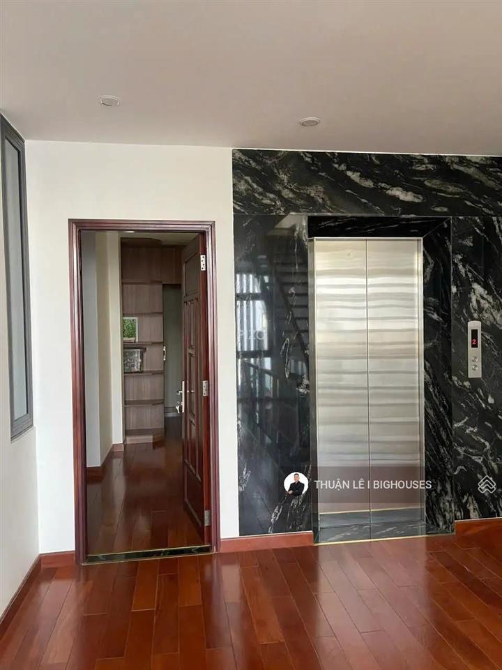 Có thang máy! hxh 6m! nhà mới, đẹp vào ở ngay. ngang lớn (7,5m x 15m) 5 tầng + hồ bơi. 20tỷ về 15tỷ