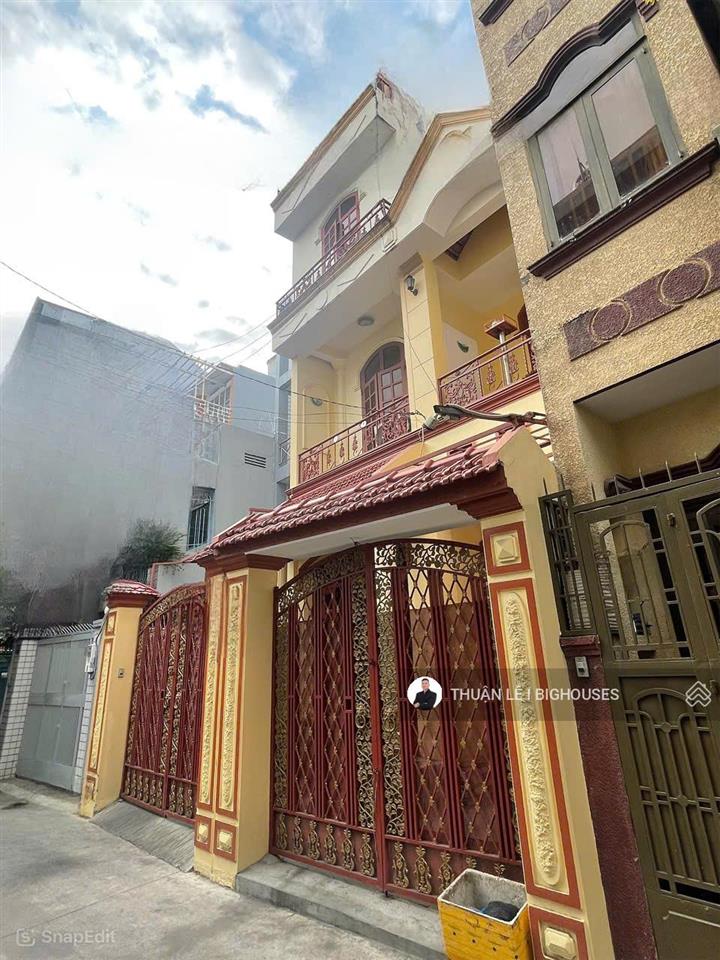 Nhà mới & đẹp 4 tầng ở ngay. ngang lớn (8x20m). nhà 2mt trước sau, đường phan xích long, phú nhuận