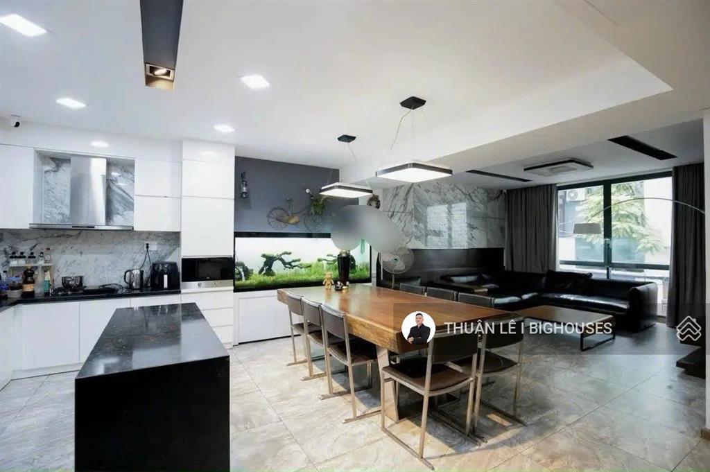 Nhà đẹp  khu villa. hẻm 6m nguyễn trọng tuyển. ngang lớn 7,5m x 12m. nhà 4 tầng st/6pn + gara lớn