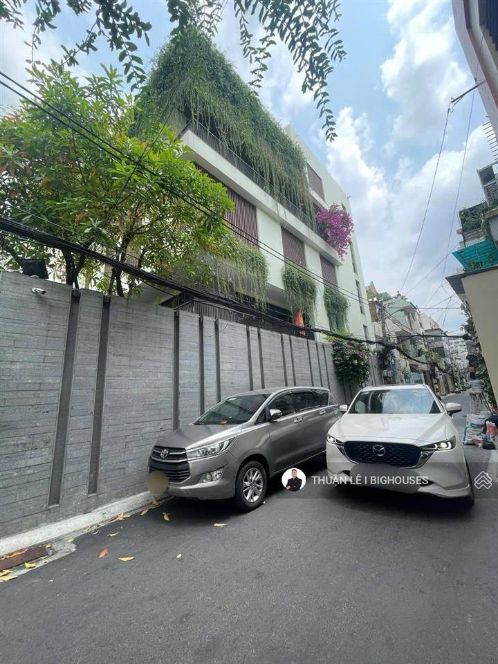Nhà đẹp  khu villa. hẻm 6m nguyễn trọng tuyển. ngang lớn 7,5m x 12m. nhà 4 tầng st/6pn + gara lớn