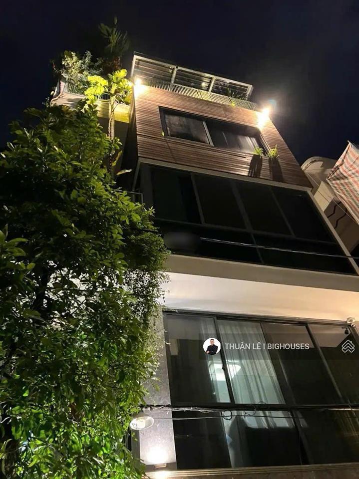 Nhà đẹp  khu villa. hẻm 6m nguyễn trọng tuyển. ngang lớn 7,5m x 12m. nhà 4 tầng st/6pn + gara lớn