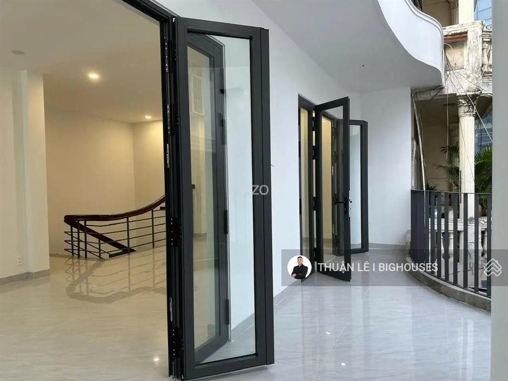 Bán nhà đường lam sơn  khu sân bay tân sơn nhất. ngang lớn 8,2m x 16m, 3 tầng + 5pn. 7 chỗ ngủ nhà