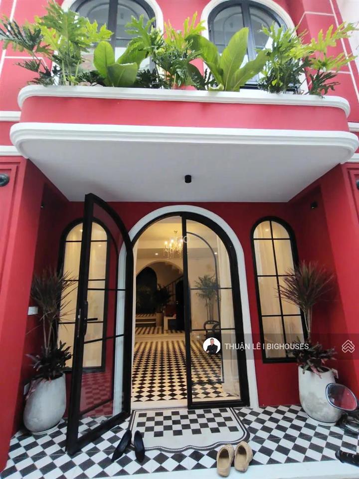 Nhà mới, đẹp (4,2m x18m) ngay thạch thị thanh & huyền quang, quân1. 4tầng/4pn lớn. xách vali ở ngay