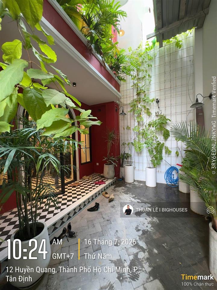Nhà mới, đẹp (4,2m x18m) ngay thạch thị thanh & huyền quang, quân1. 4tầng/4pn lớn. xách vali ở ngay