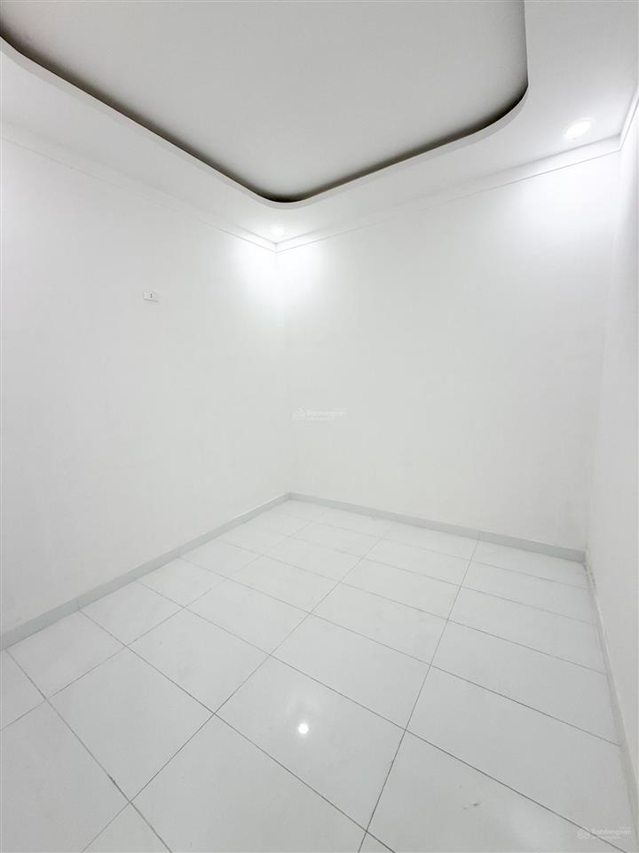 Bán nhà (dt 130m2  ngang 7m) sổ hoàn công, gần ga metro thuộc p. tân vạn. giá chỉ 3,1 tỷ