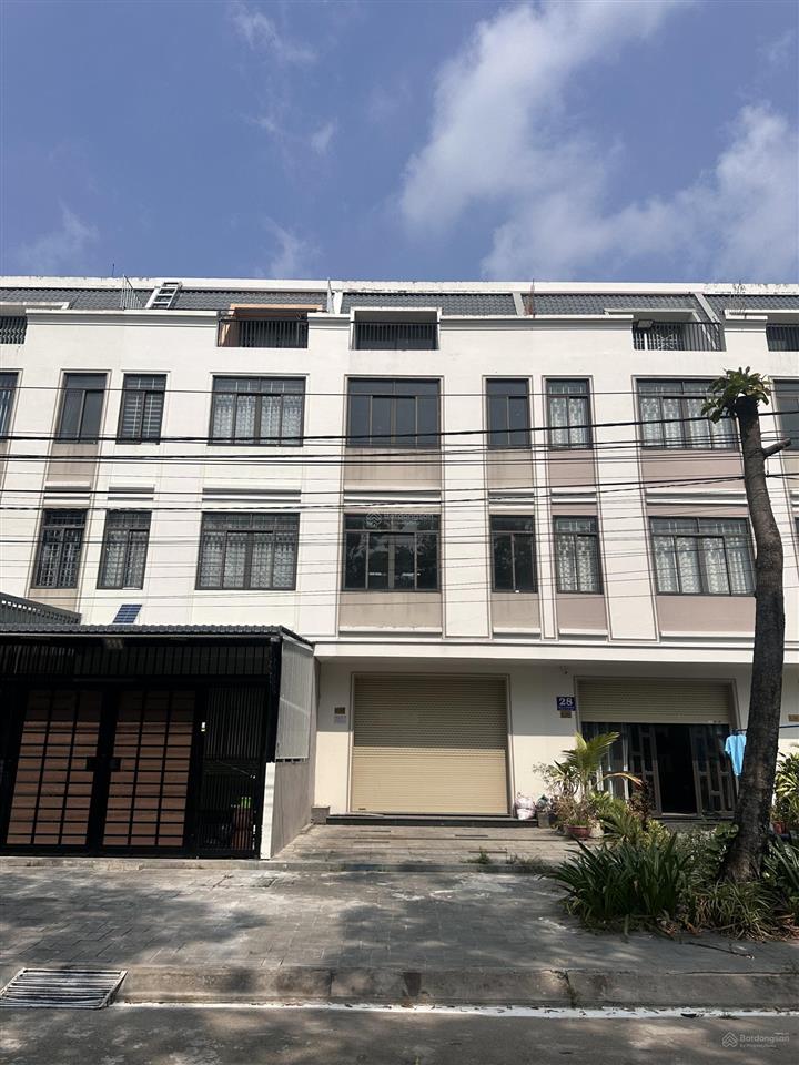 Chính chủ cần bán căn nhà gần aeon đường 24m chỉ 4,2tỷ còn góp sổ hồng sang tên,  0899 884 ***