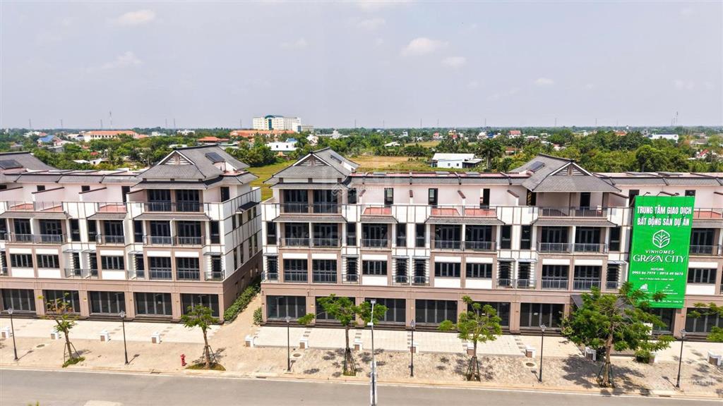 Bán căn nhà mặt tiền đường 3/2 ngay cổng vào dự án vinhomes hậu nghĩa bán giá 7 tỉ sổ hồng