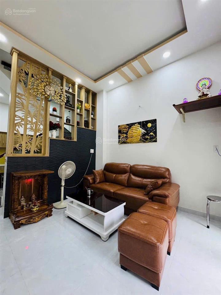 Chính chủ tôi kẹt tiền xoay vốn làm ăn nên bán gấp nhà 1 lầu đường phú định q8 gần cầu lò gốm