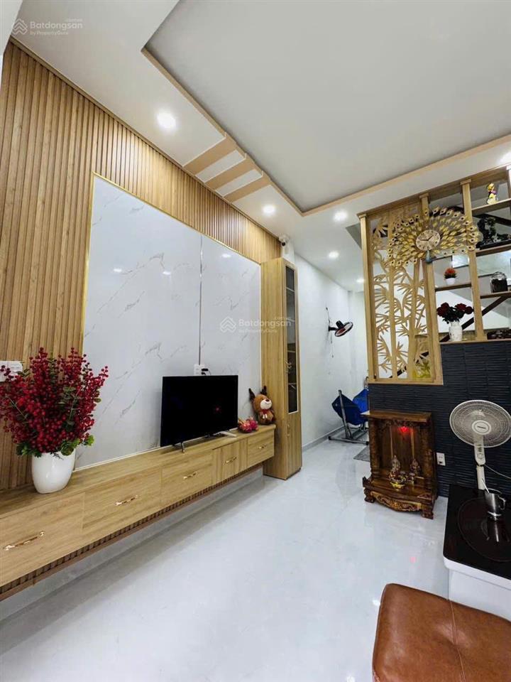 Chính chủ tôi kẹt tiền xoay vốn làm ăn nên bán gấp nhà 1 lầu đường phú định q8 gần cầu lò gốm