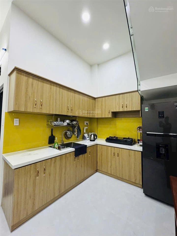 Chính chủ tôi kẹt tiền xoay vốn làm ăn nên bán gấp nhà 1 lầu đường phú định q8 gần cầu lò gốm