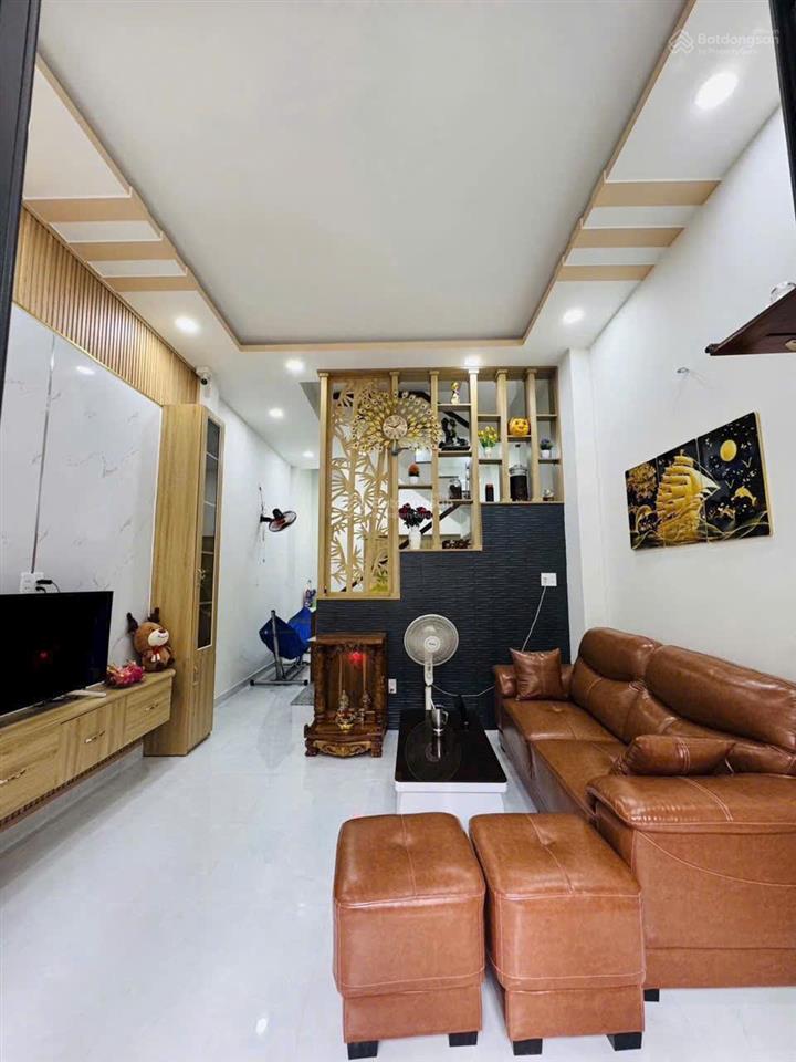 Chính chủ tôi kẹt tiền xoay vốn làm ăn nên bán gấp nhà 1 lầu đường phú định q8 gần cầu lò gốm