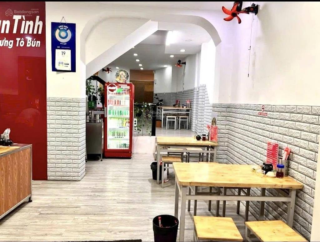 Chị hằng cần bán gấp căn đường ql50 gần chợ phú lạc , giá 900tr shr , đang cho thuê 12tr/th