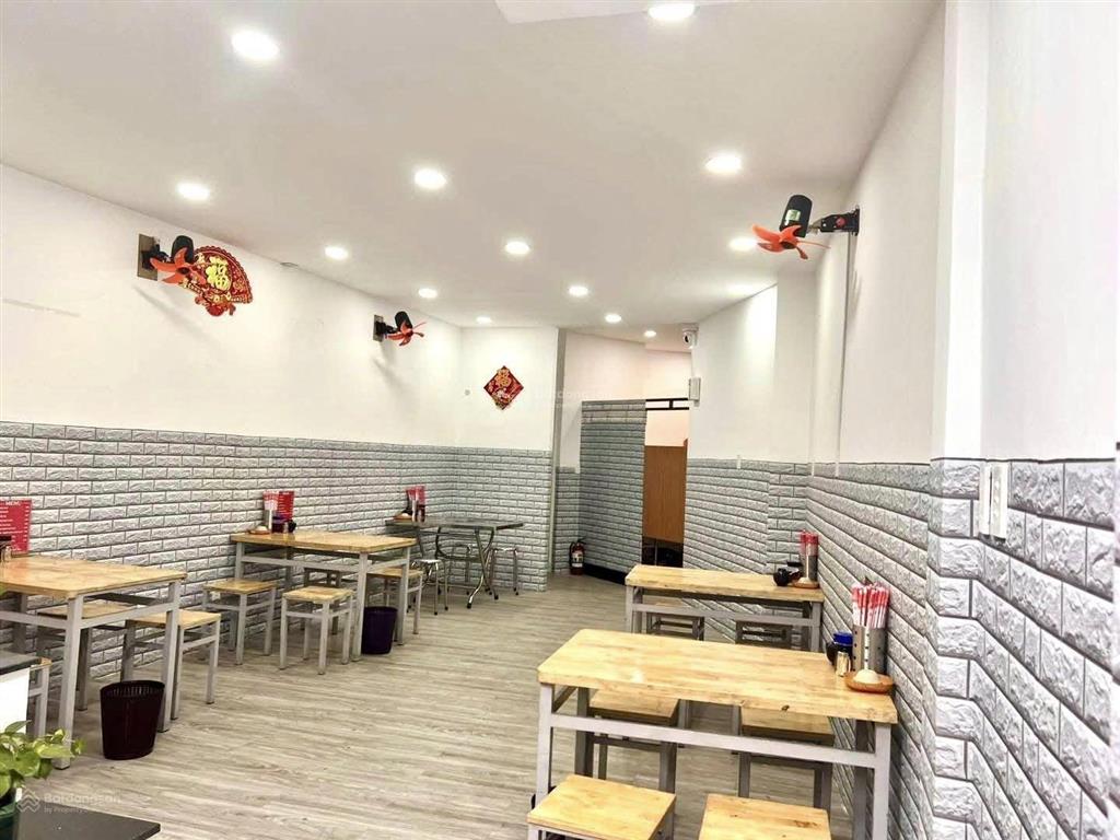 Chị hằng cần bán gấp căn đường ql50 gần chợ phú lạc , giá 900tr shr , đang cho thuê 12tr/th