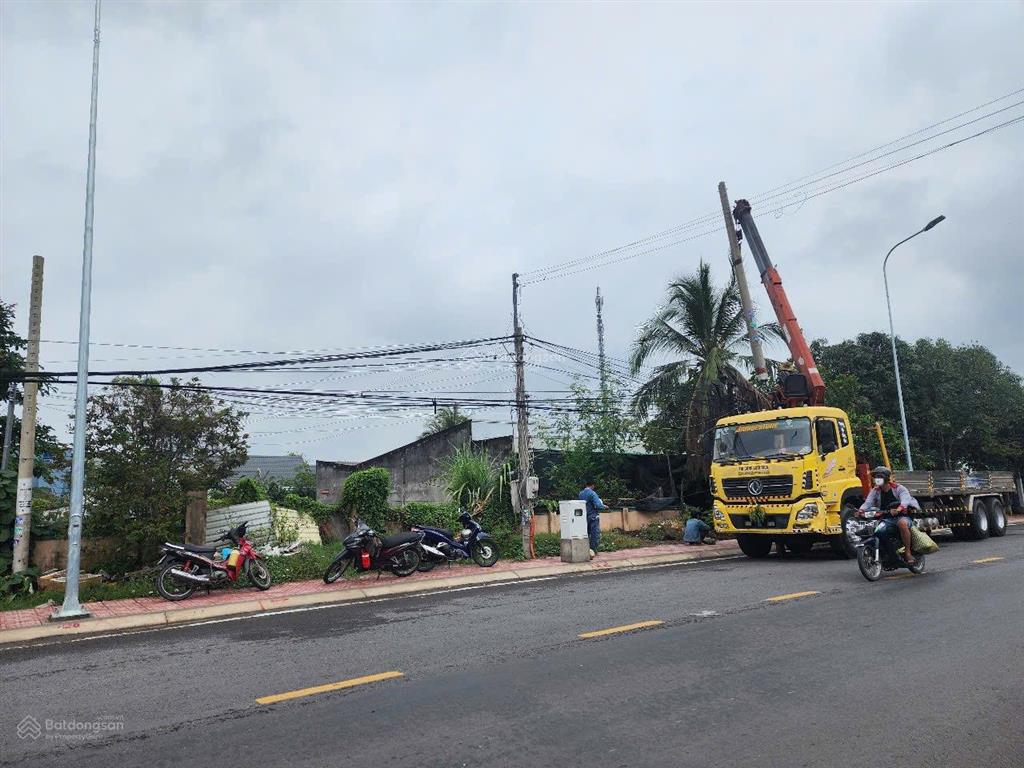 Bán gấp lô đất 18.2x45m mặt tiền tỉnh lộ 835b đối diện khu đô thị five star