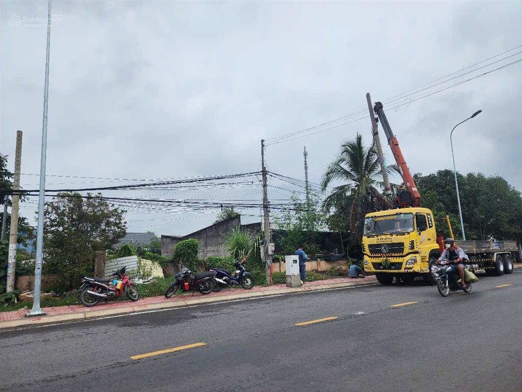 Bán gấp lô đất 18.2x45m mặt tiền tỉnh lộ 835b đối diện khu đô thị five star