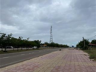 Chính chủ bán nhà mặt phố ở khu du lịch bàu trắng, mặt tiền đường lớn