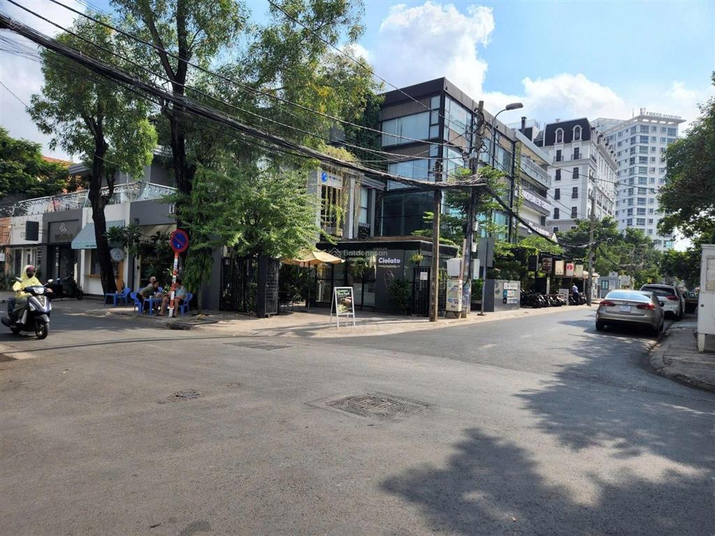 Bán lô đất góc 2mt đường nguyễn duy hiệu p thảo điền q2.dt  18x20, giá 115 tỷ