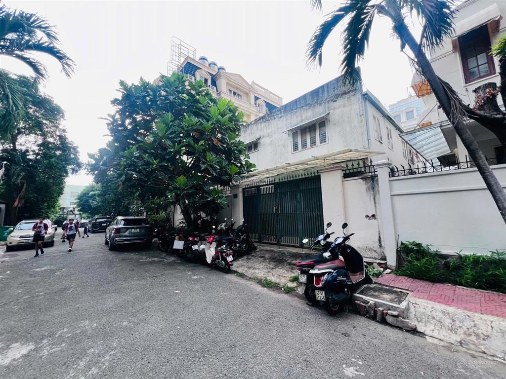 Bán lô đất khu compoud nguyễn văn hưởng thảo điền q2. dt  300m2, giá  72 tỷ