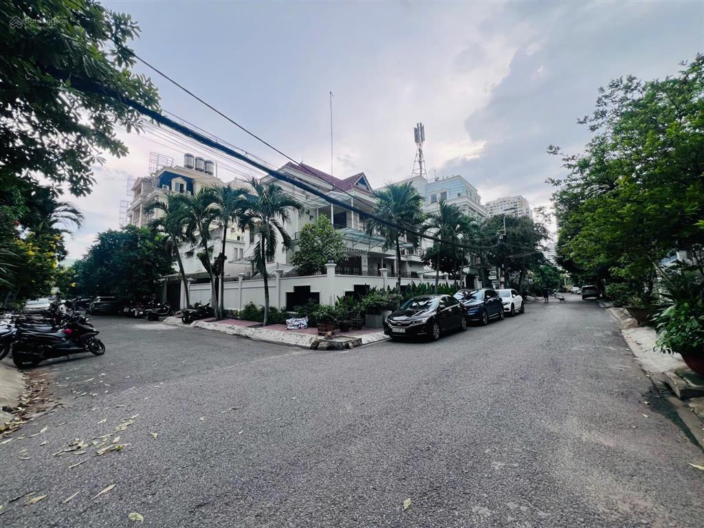 Bán lô đất khu compoud nguyễn văn hưởng thảo điền q2. dt  300m2, giá  72 tỷ