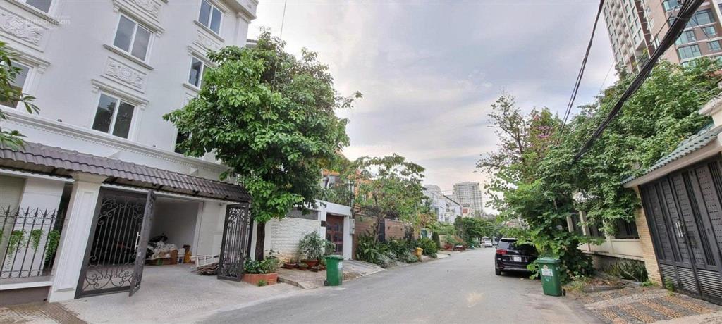 Bán biệt thự góc 2 mt sân vườn hồ bơi khu compound nguyễn văn hưởng tđ q2, dt 257m2, giá 82 tỷ