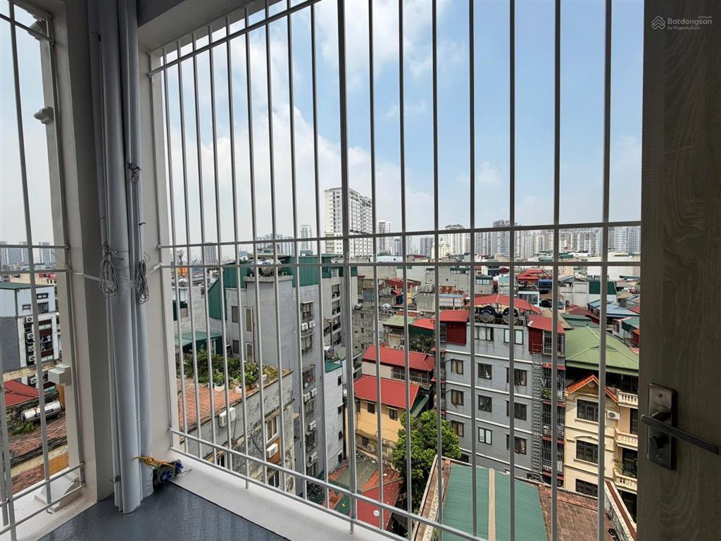 Cho thuê văn phòng lô góc mặt phố 150m2 giá 33tr/th, hầm xe, thang máy, hoạt động 24/24